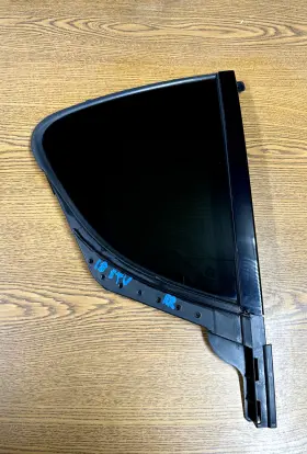 0156118560 Alfa Romeo 2017-2025 Stelvio Right Rear Door Quarter Vent Glass Window Oem