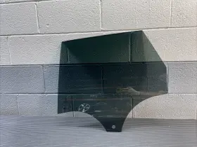 4986 Bmw 2023 2024 X1 U11 Rear Left Driver Side Door Window Glass Oem Note
