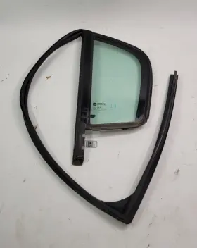 15866296 Buick 06-11 Lucerne Window Rear Left Drivers Side Vent Trim Door Glass 15866296 Buick 06-11 Lucerne Window Rear Left Drivers Side Vent Trim Door Glass