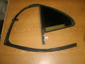 279-05584l Cadillac 2014-2019 Cts Left Rear Door Vent Glass Window With Weatherstrip