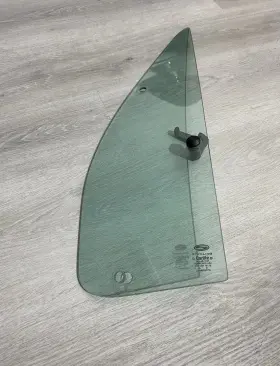Dv8986gtn Carlite 1999-2007 Sterling Truck Drivers Vent Glass Dv8986gtn Carlite 1999-2007 Sterling Truck Drivers Vent Glass
