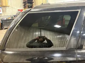 15157226 Chevrolet Used Right Quarter Glass Fits 2007 Trailblazer Rear Door Extends Into 15157226 Chevrolet Used Right Quarter Glass Fits 2007 Trailblazer Rear Door Extends Into