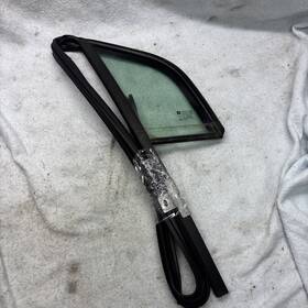 Chevrolet 95317699 2015-2022 Chevy Trax Passenger Right Front Side Door Vent Window Glass Oem