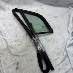 95317699 Chevrolet 2015-2022 Chevy Trax Passenger Right Front Side Door Vent Window Glass Oem 95317699 Chevrolet 2015-2022 Chevy Trax Passenger Right Front Side Door Vent Window Glass Oem