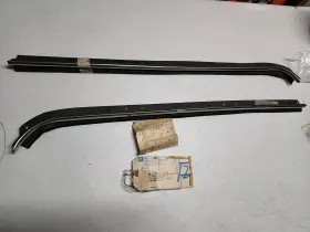 9738438 Chevrolet 1971 - 1976 Pass Sport Sed. Rear Door Outer Window Glass Run 9 9738438 Chevrolet 1971 - 1976 Pass Sport Sed. Rear Door Outer Window Glass Run 9