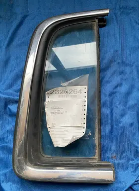 279-05331r Dodge 1989 Spirit Door Vent Glass Window Right Passenger Side Rear Broken Tab 279-05331r Dodge 1989 Spirit Door Vent Glass Window Right Passenger Side Rear Broken Tab