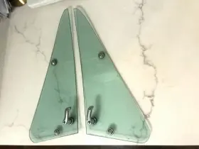 4354607 Dodge 4354606/4354607 Ram / Ramcharger 1981-1993 Vent Window Glass Oem 4354607 Dodge 4354606/4354607 Ram / Ramcharger 1981-1993 Vent Window Glass Oem
