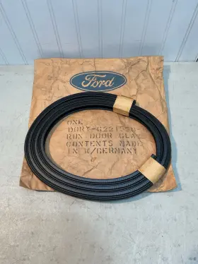 D0ry-6221550-b Ford Nos 1971-1972 Mercury Capri Door Glass Run...original Ford...cut-to-fit Roll