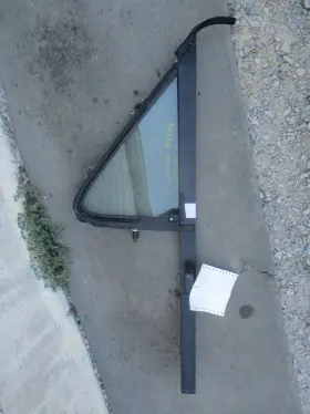 E0tz-1021412b Ford 87-91 F150 Rh Door Vent Glass And Frame E0tz-1021412b Ford 87-91 F150 Rh Door Vent Glass And Frame