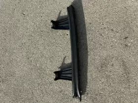 Lb5b-7825899-ab Ford 2020-2023 Explorer Rear Left Driver Side Door Window Glass Retainer Oem