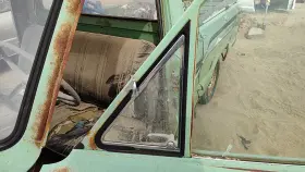 E27z1021412a Ford Trucks 72-82 Courier Driver Left Front Vent Window Small Door Glass With Frame Oem E27z1021412a Ford Trucks 72-82 Courier Driver Left Front Vent Window Small Door Glass With Frame Oem