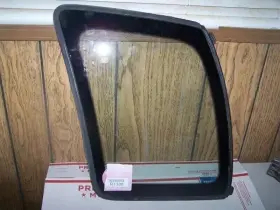 284-58636al General Motors - Foreign 99 00 01 02 03 04 Tracker Left Driver Side Quarter Glass 4 Dr Without Deep Tint
