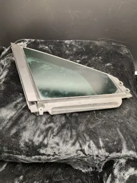 82580-s1000 Hyundai Oem 2019-2023 Santa Fe Fixed Vent Glass Front Right Door 82580-s1000 Hyundai Oem 2019-2023 Santa Fe Fixed Vent Glass Front Right Door