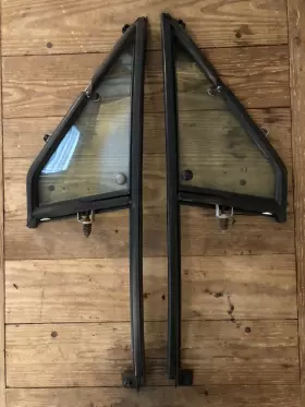 55015736-7 Jeep Cherokee Xj Comanche Mj 84-96 Front Opening Smokers Vent Windows Pair