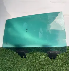 670221532 Maserati 17-20 Levante Rear Right Rh Passenger Side Door Window Glass Oem 670221532 Maserati 17-20 Levante Rear Right Rh Passenger Side Door Window Glass Oem