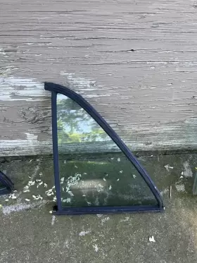 1237350124 Mercedes-benz 77-85 W123 Sedan Rear Left Side Door Quarter Window Glass
