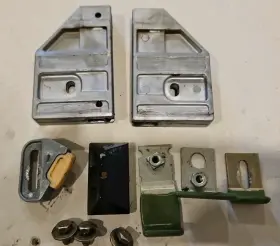 1267250332 Mercedes Benz C126 500sec 560sec 380sec Right Door Glass Hardware Mounting Set 1267250332 Mercedes Benz C126 500sec 560sec 380sec Right Door Glass Hardware Mounting Set