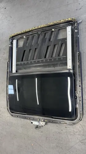 2097800029 Mercedes-benz Sunroof Assembly Glass With Frame And Motor W209 Clk550 Clk500 Clk350 2097800029 Mercedes-benz Sunroof Assembly Glass With Frame And Motor W209 Clk550 Clk500 Clk350