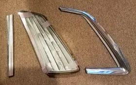 284-58455l Mercedes-benz 72 80 450slc Oem Rear Lt Quarter Glass With Louvers And Chrome Trim C107 284-58455l Mercedes-benz 72 80 450slc Oem Rear Lt Quarter Glass With Louvers And Chrome Trim C107