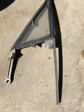 2490302 Mopar 1968-1970 B-body Door Vent Windows