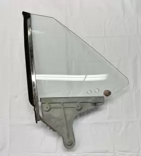 3505705 Mopar 1970 Plymouth Cuda Barracuda 1/4 Glass With Trim Moulding Clear 70 Date Code 2669