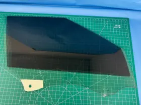 Lr044525 Oem 12-19 Rover Range Evoque Front Right Rh Pass Side Door Window Glass Panel