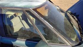 Oldsmobile 25651908 1992-1999 Olds 88 Passenger Right Front Vent Window Small Door Glass With Frame