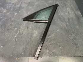 9y0845113g Porsche 19-23 Cayenne Front Left Driver Side Door Vent Corner Glass 9y0 9ya