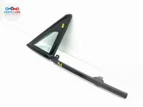 Rivian Dot865 2022-24 R1s Front Right Vent Glass Door Corner Fixed Window Trim Assembly