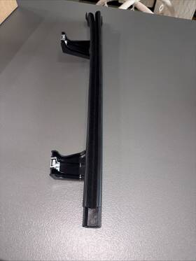 Rivian Pt00044981 Edv 700 Driver Door Run Channel Bracket/ Below Belt New Oem 323
