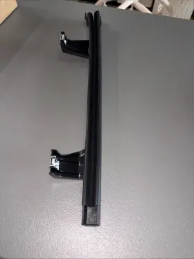 Pt00044981 Rivian Edv 700 Driver Door Run Channel Bracket/ Below Belt New Oem 323