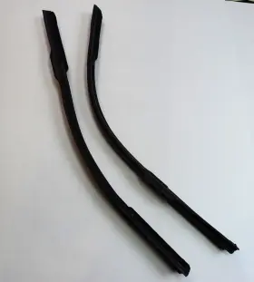 906636 Roberts Motor Parts Front Vent Window Rubber For 1940 Plymouth Cars