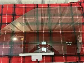 43r001105 Saab 9000 Drivers Door Window Glazing Glass