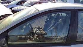 Saturn 21098675 1996-2000 Sl1 Driver Left Front Side Window Door Glass Oem