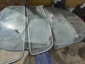 1806710010 Sekurit / Duro Glas 1956 Mercedes 180d Ponton Front Windshield Glass With Chrome And Gasket 1806710010 Sekurit / Duro Glas 1956 Mercedes 180d Ponton Front Windshield Glass With Chrome And Gasket