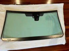 56101-04082 Toyota 2023 Tacoma Oem Windshield With Left And Right Moldings -