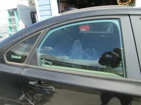 30674290 Volvo 04 05 06 07 08 09 10 11 S40 Right Rear Door Window Glass